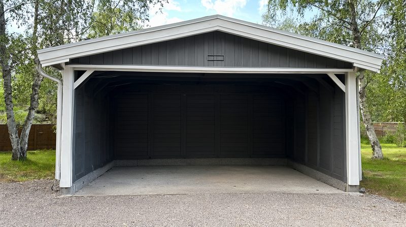Målning av plank, staket och carport
